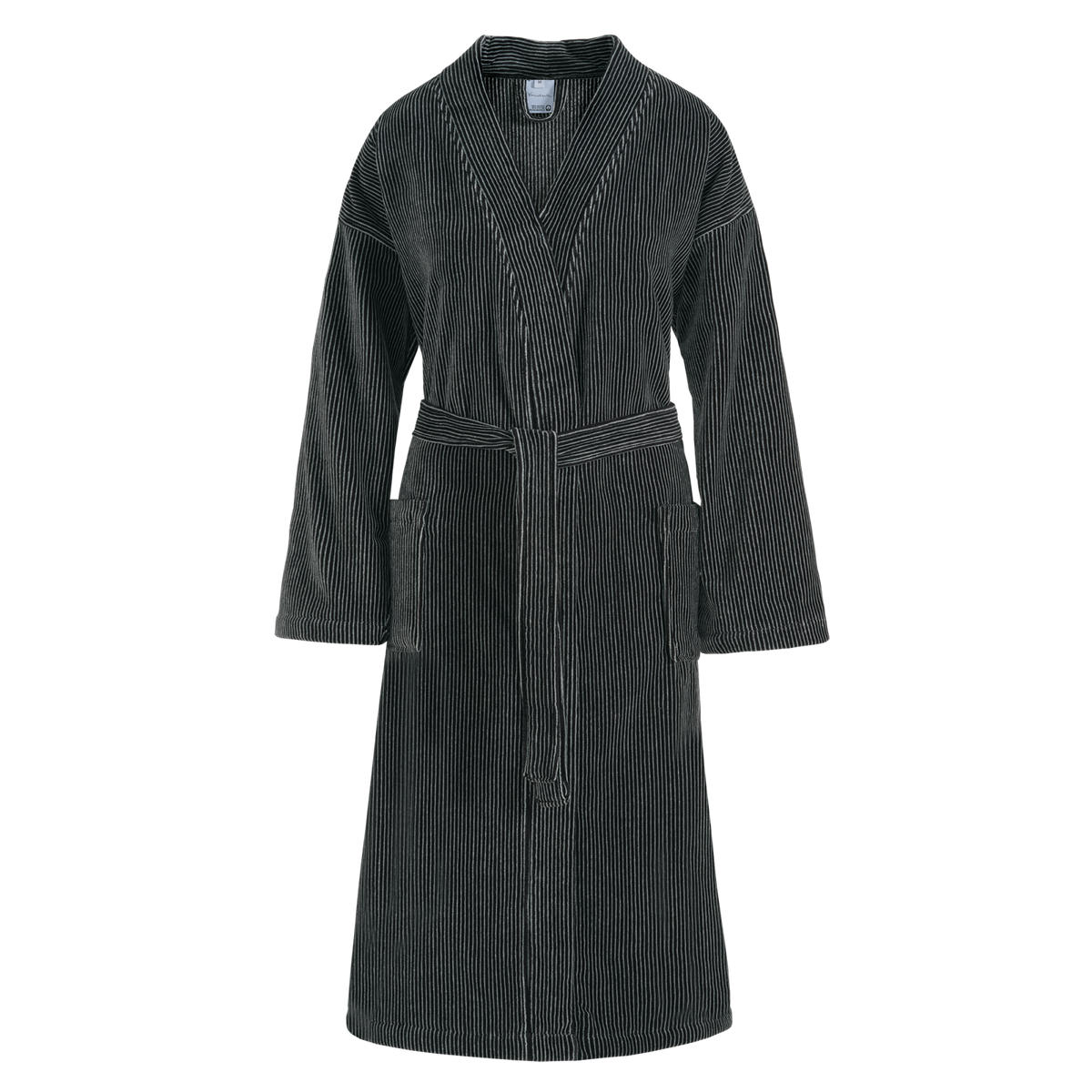 Strepen zijn dé trend van het jaar, badjas Antonio heeft een prachtig fijne streep in de badjas in off black en witte kleuren