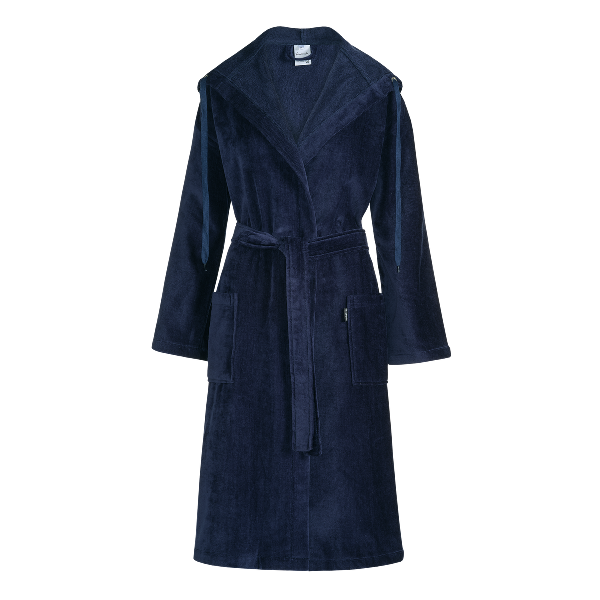 Rio badjas dark navy is een lange badjas geschikt voor zowel heren als dames. De badjas heeft een capuchon met touwtjes eraan. De Rio badjas heeft aan beide zijden grote insteek zakken.
