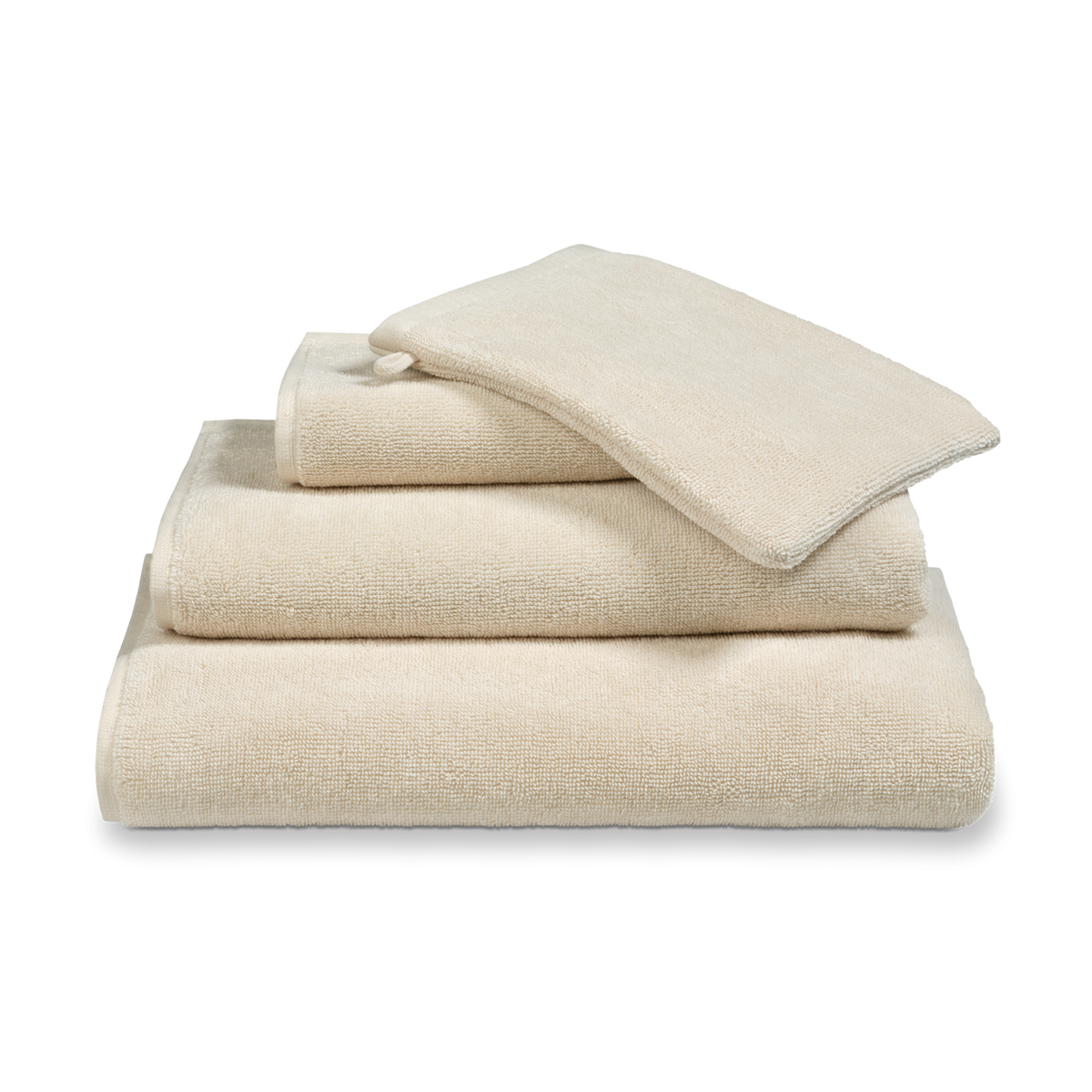Ontdek de ultieme luxe van de Vandyck Verona plain handdoeken in de kleur desert met perfect uitgebalanceerde mix van Egeïsche Turkse en Pima-katoen.