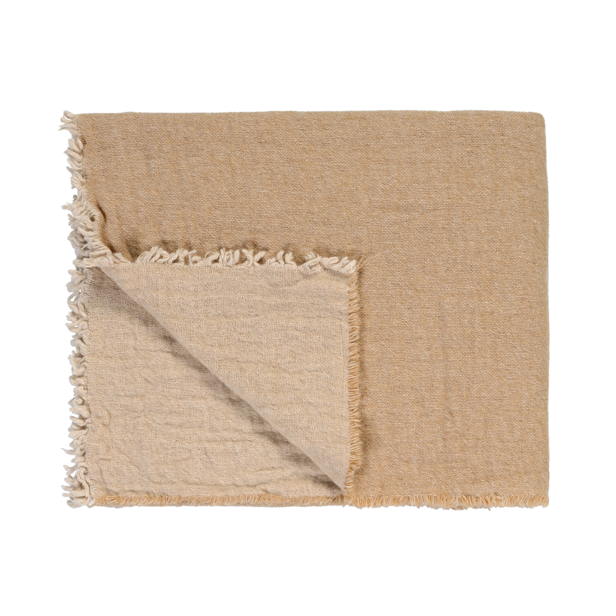 Home 81 plaid in de kleur sandy gold is een gemêleerd geweven plaid gemaakt van een wolblend. Het plaid is double faced en de randen zijn afgewerkt met rafels.