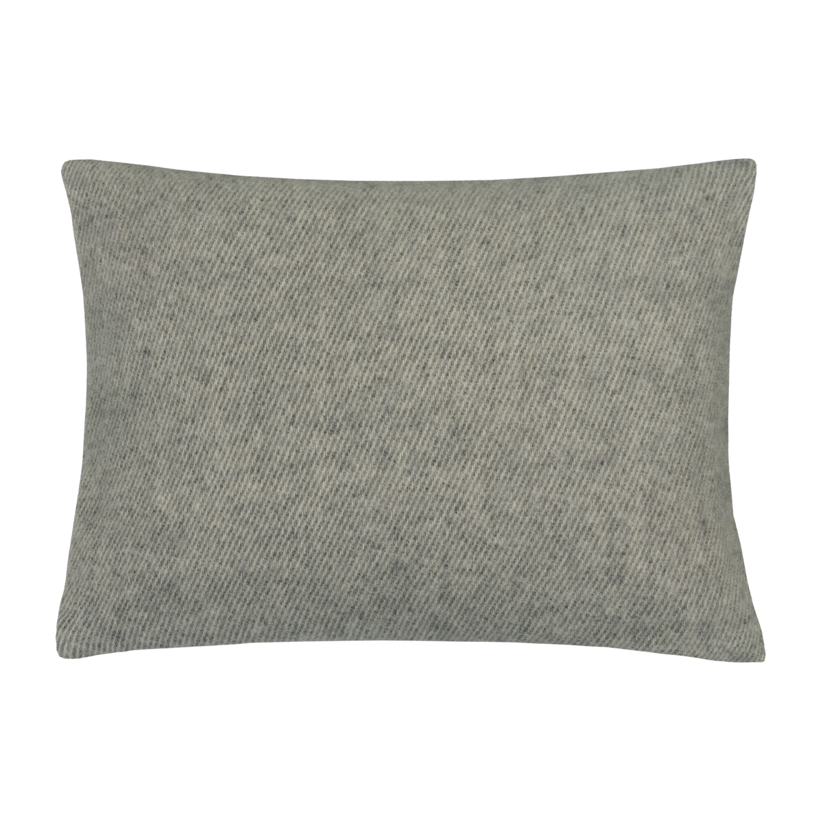 Home 99 grey sprei is grijs gemeleerd en heeft door de weving verticale lijnen. De randen zijn afgewerkt met witte zachte franjes. Het Home 99 grey sprei van Vandyck is gemaakt van 100% wol waardoor het extra warm en zacht aanvoelt.