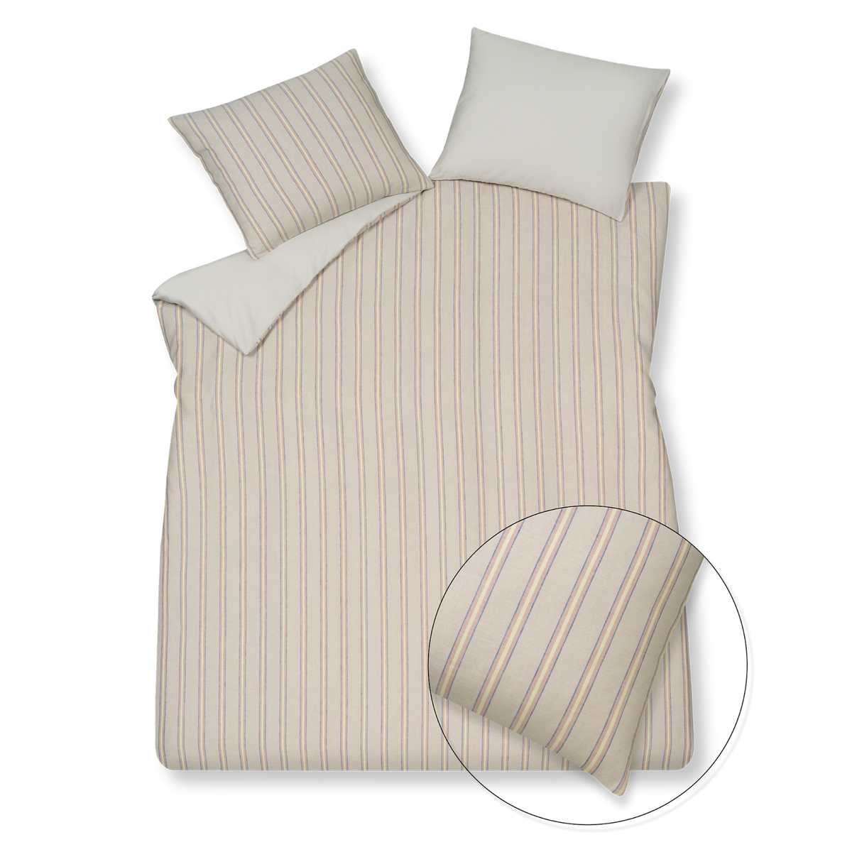Pure75 multi dekbedovertrek heeft heeft verticale strepen in afwisselend beige, blauw, roze, geel. De achterkant van het dekbedovertrek is effen wit
