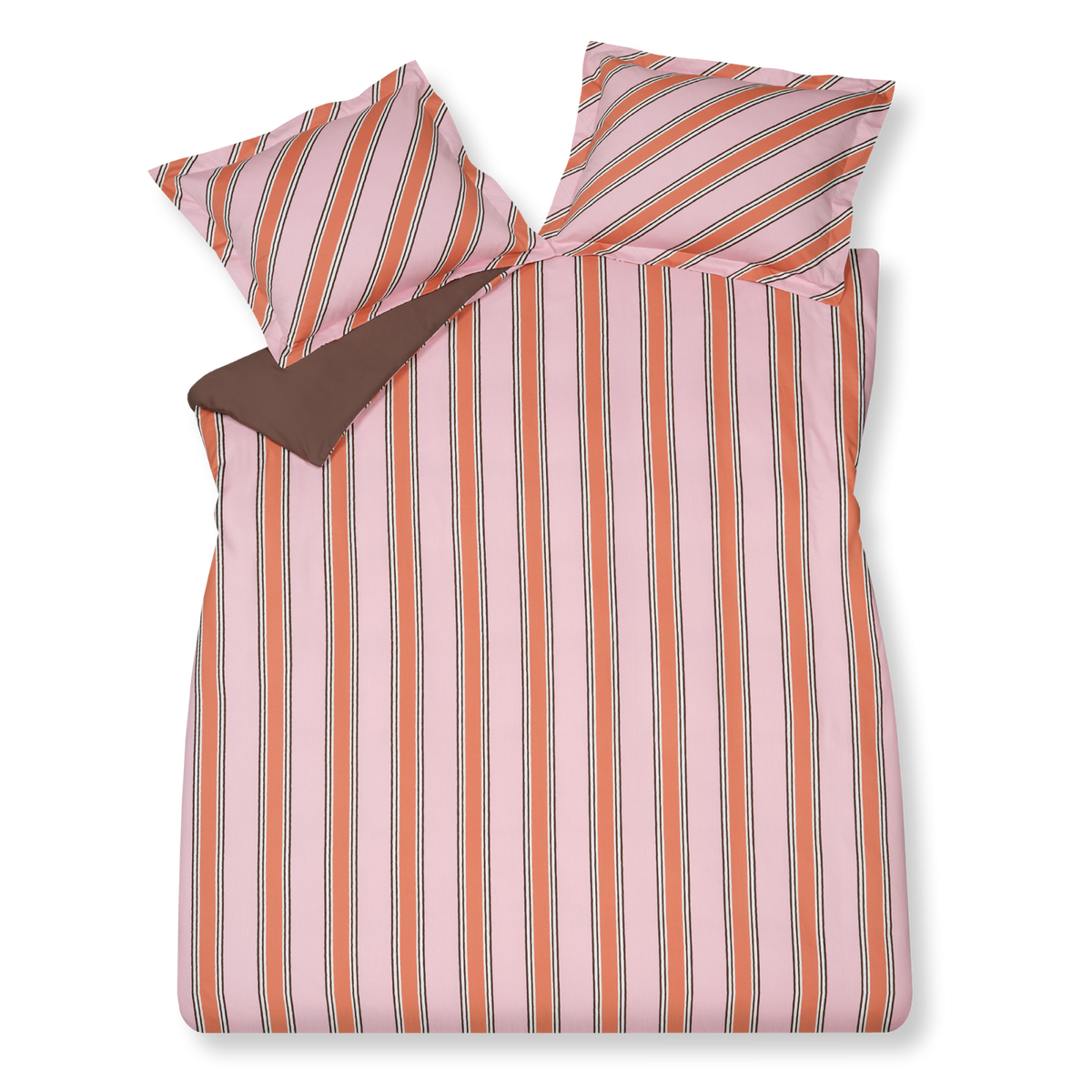Preppy Stripe pink dekbedovertrek heeft brede oranje en roze stroken met fijne bordeaux en witte lijnen ertussen. De achterkant van het dekbedovertrek is effen bordeaux