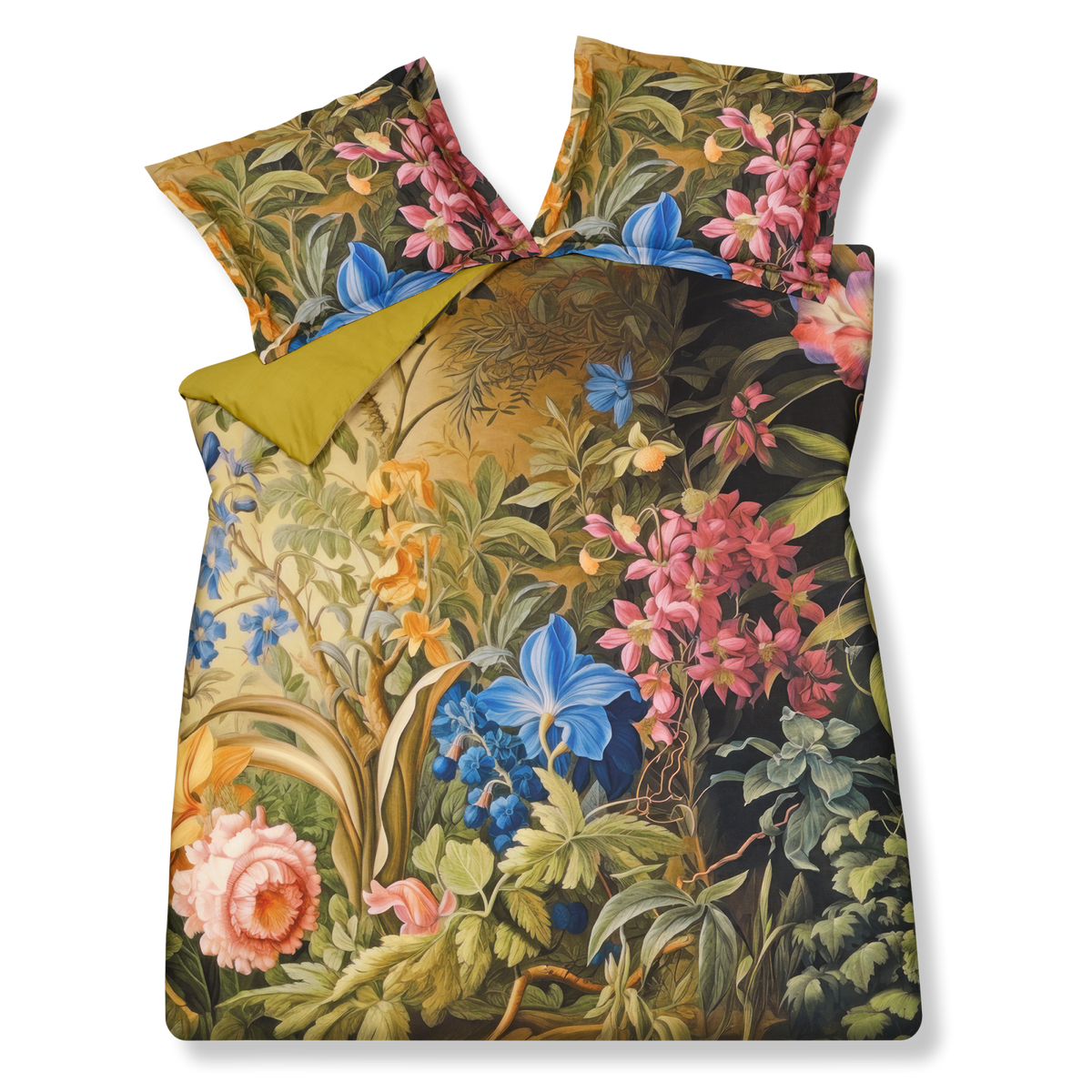 Mystic Garden multi dekbedovertrek heeft imposante bloemen in verschillende tinten roze en blauw, omgeven door grote bladeren en struiken. De achterkant van het dekbedovertrek is effen groen/oker
