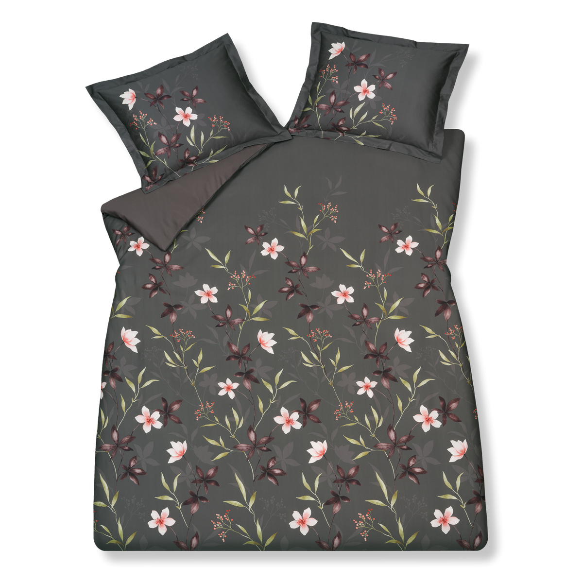 Mystery multi dekbedovertrek heeft roze en bordeauxkleurige bloemen met hier een daar takjes met bessen op een off black achtergrond. De sillouetten van de bloemen geven een mooi diepte effect. De achterkant van het dekbedovertrek is effen off black. 