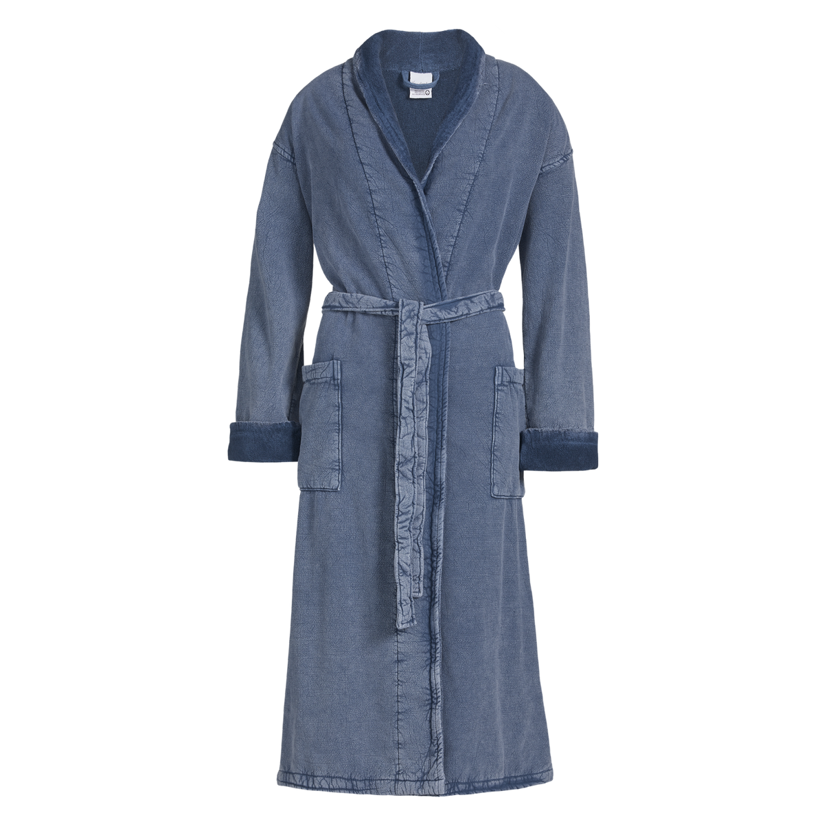 De UTAH badjas faded denim is verkrijgbaar in een prachtige faded denim kleur. De donkerblauwe badjas is stone washed, voorzien van een omgeslagen kraag en grote steekzakken