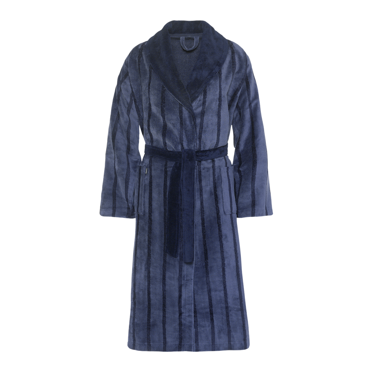 Vigo badjas navy is een lange badjas, geschikt voor heren. De badjas is van een comfortabel dikke, zachte teddy-achtige stof gemaakt met aan de binnenzijde een mix van bamboe en katoen. De badjas heeft een ingeweven, gestreept patroon. De Vigo badjas heeft grote insteekzakken en een omgeslagen kraag.